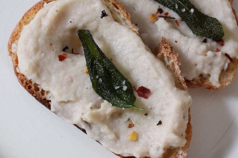 White bean bruschetta