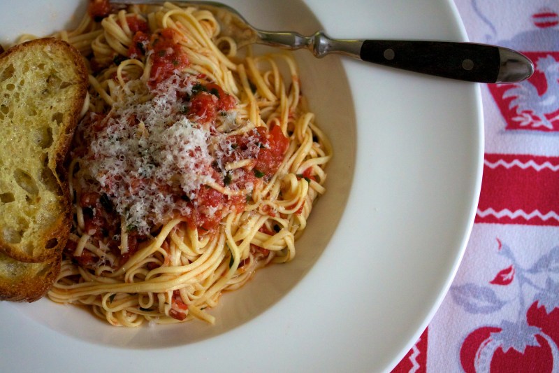 Spaghetti with fresh tomato sauce