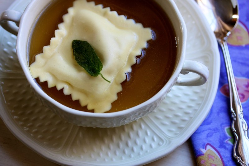 Ravioli en brodo